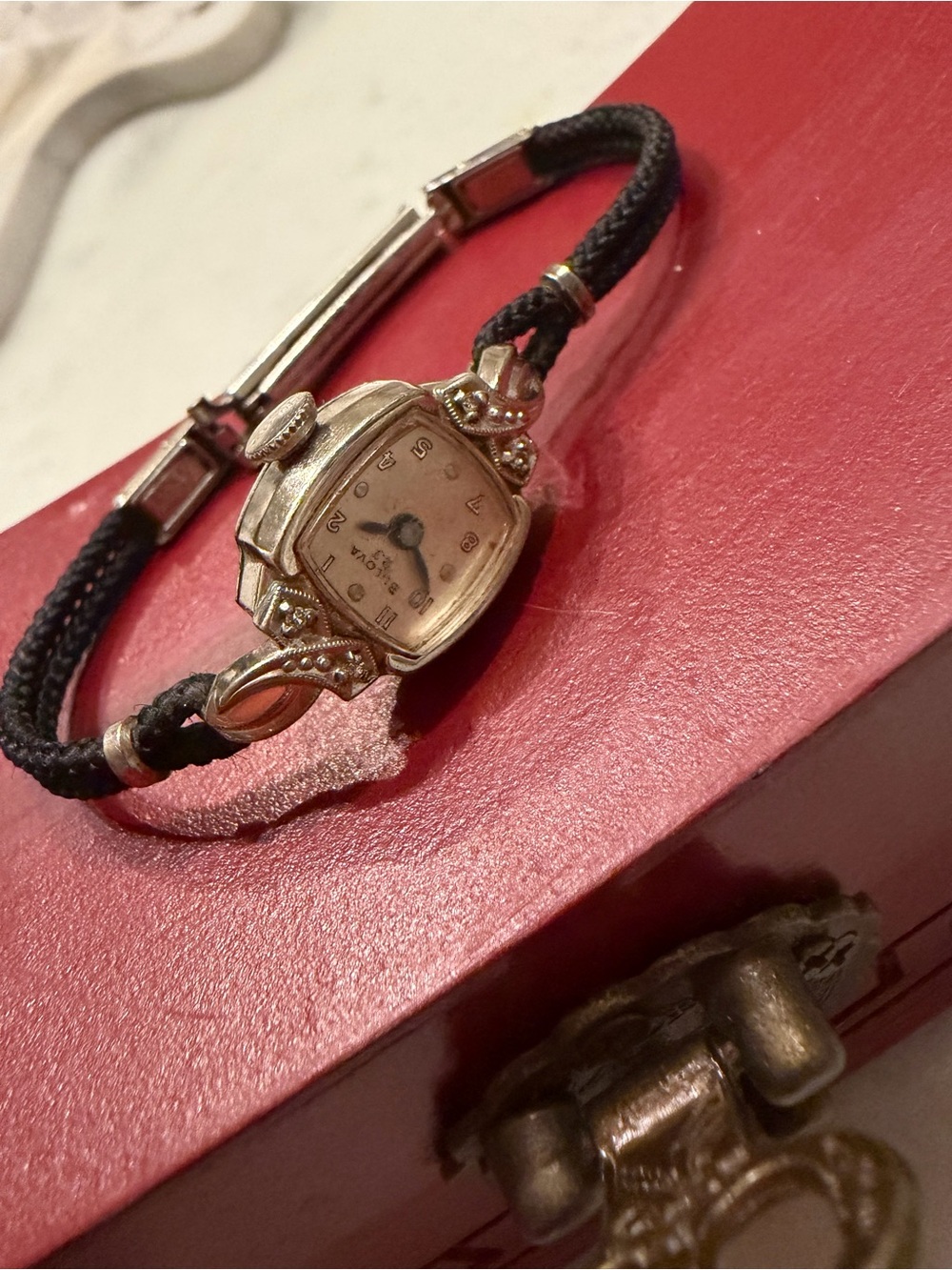 vintage 1960’s women’s bulova watch 10k gold with diamonds